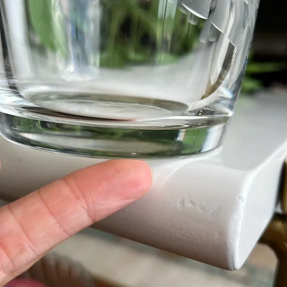 Vintage Metropolitan Museum of Art Etched Glass Vase Decor - Picture 9 of 13